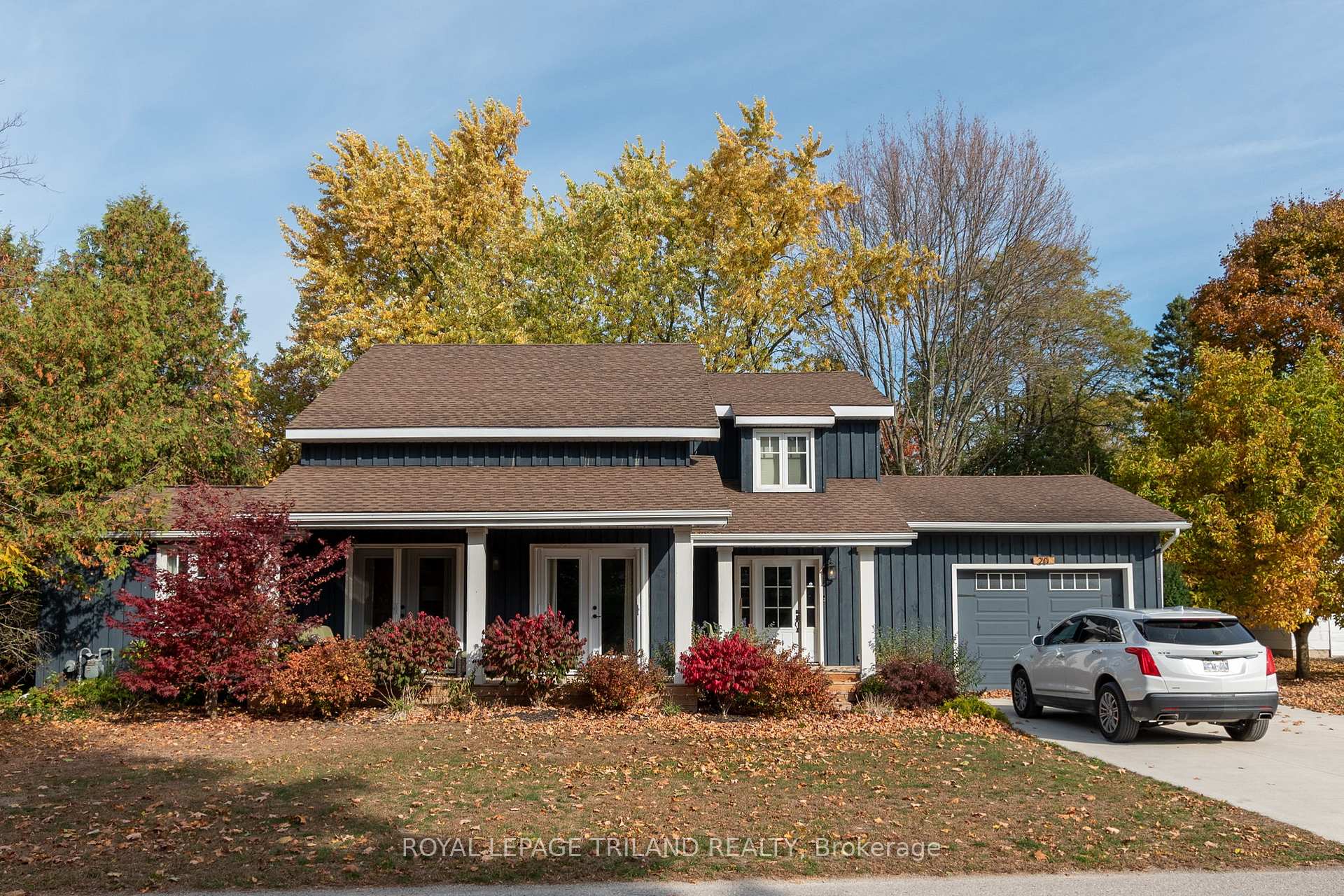 Photo 2 of 20 Keith Crescent, Bluewater, Bayfield — HOMEH