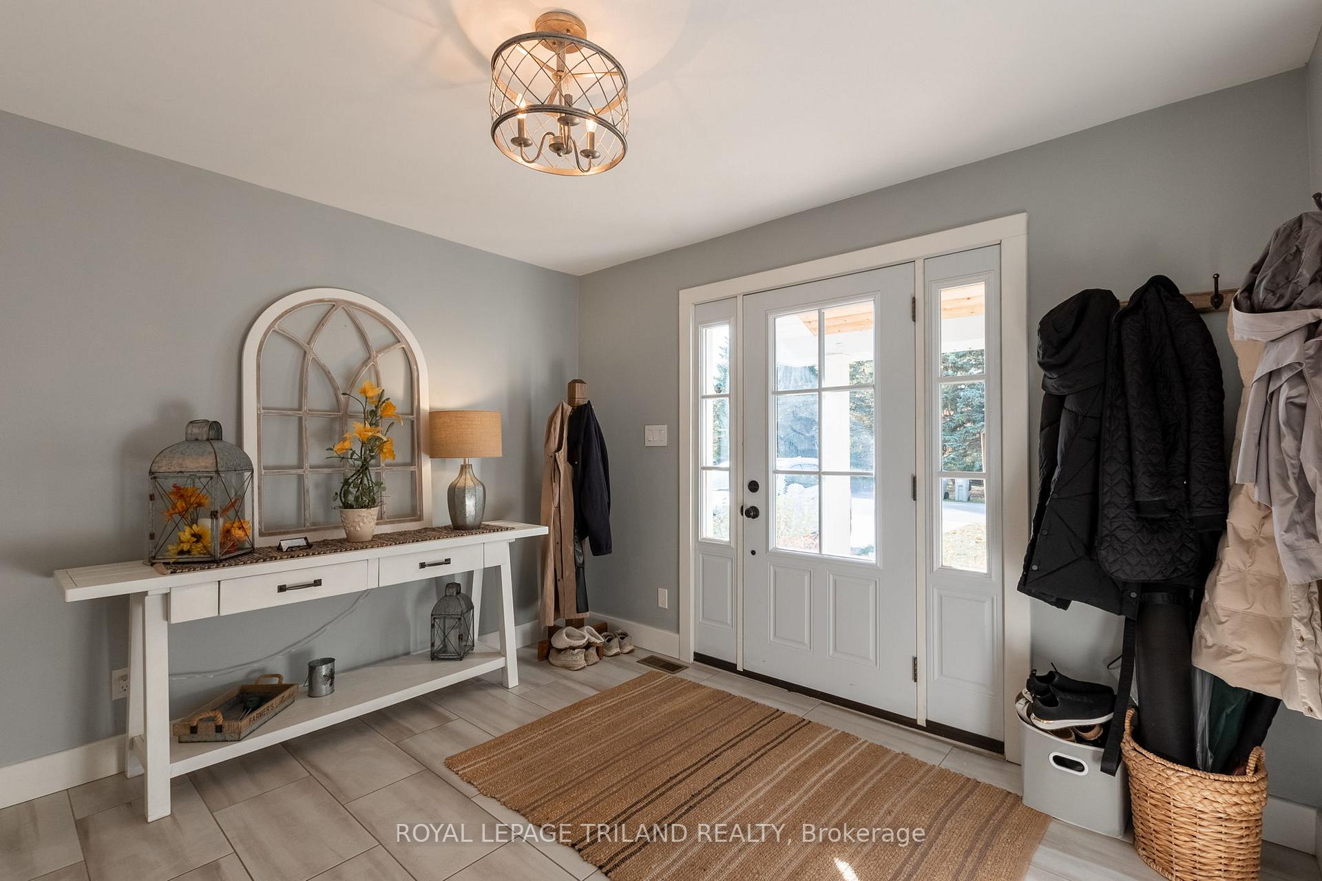 Photo 3 of 20 Keith Crescent, Bluewater, Bayfield — HOMEH