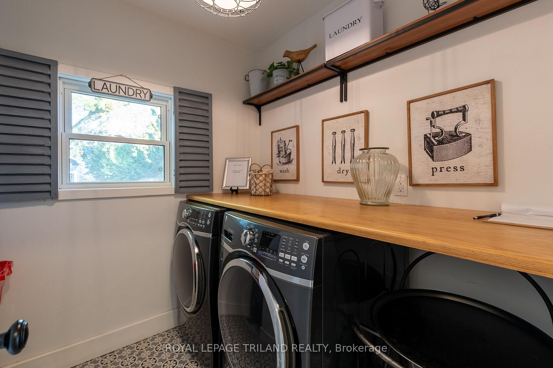 Photo 5 of 20 Keith Crescent, Bluewater, Bayfield — HOMEH