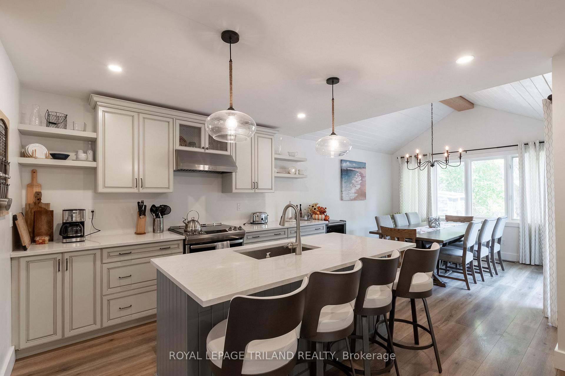 Photo 6 of 20 Keith Crescent, Bluewater, Bayfield — HOMEH