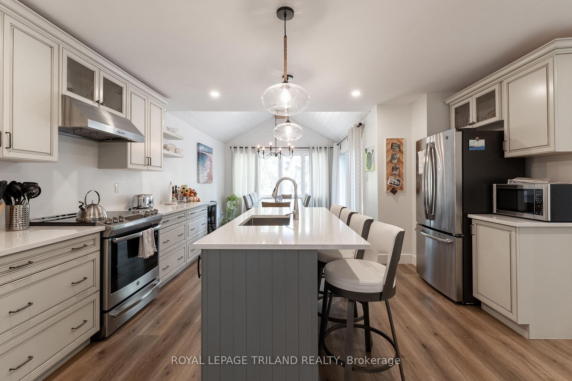 Photo 16 of 20 Keith Crescent, Bluewater, Bayfield — HOMEH