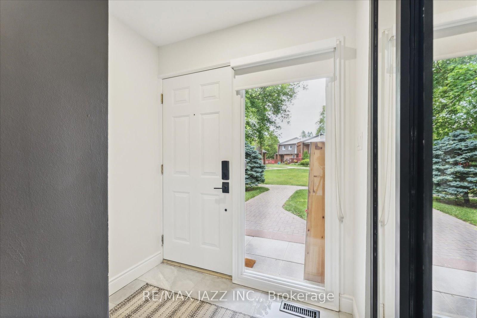 Photo 2 of Unit 40, 103 Dovedale Dr, Whitby, Downtown Whitby — HOMEH