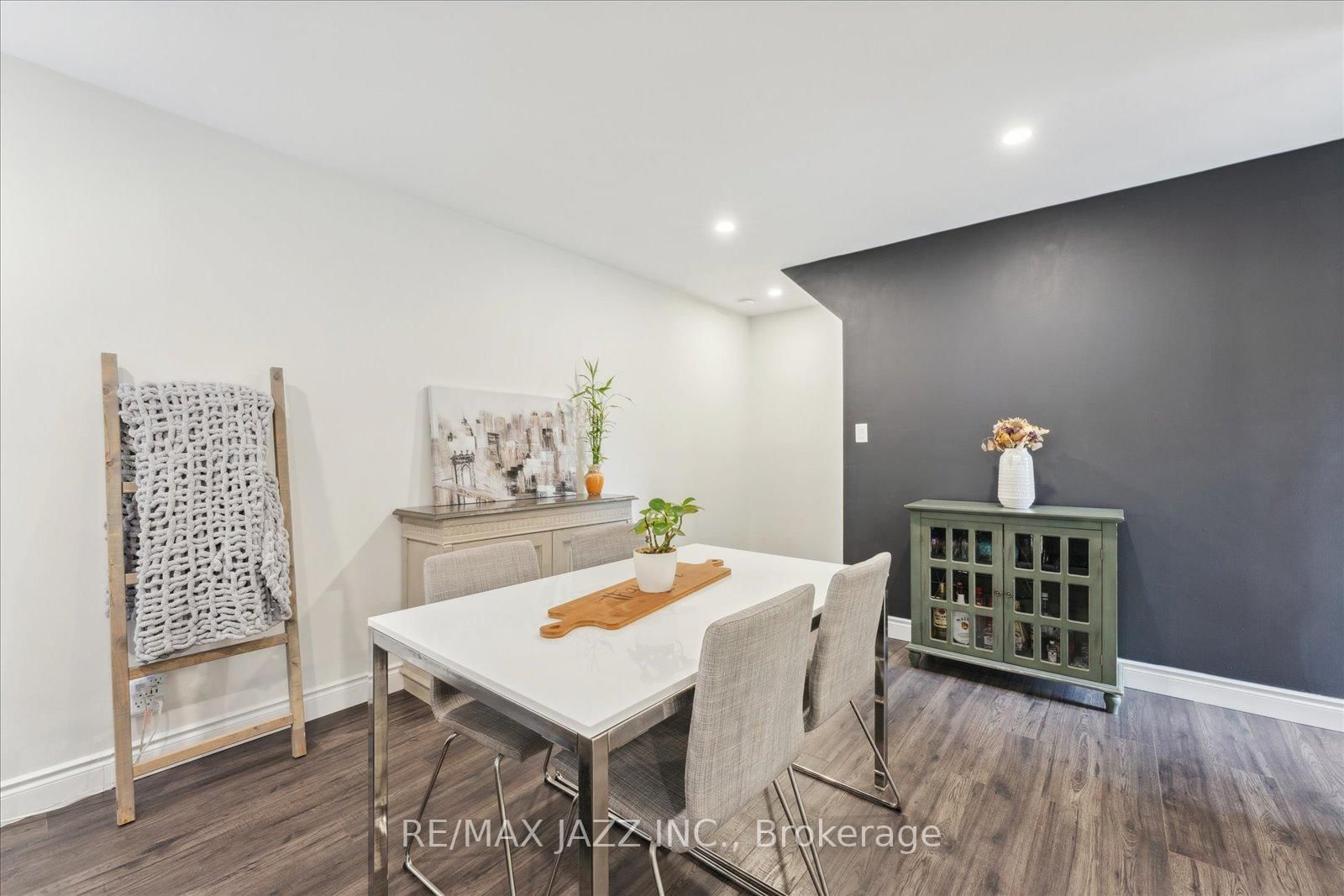 Photo 4 of Unit 40, 103 Dovedale Dr, Whitby, Downtown Whitby — HOMEH