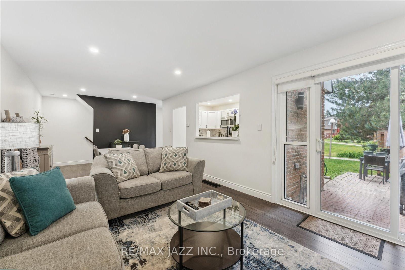 Photo 7 of Unit 40, 103 Dovedale Dr, Whitby, Downtown Whitby — HOMEH