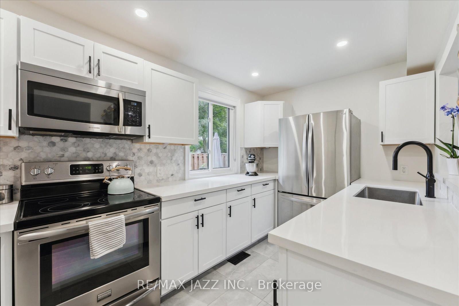 Photo 8 of Unit 40, 103 Dovedale Dr, Whitby, Downtown Whitby — HOMEH