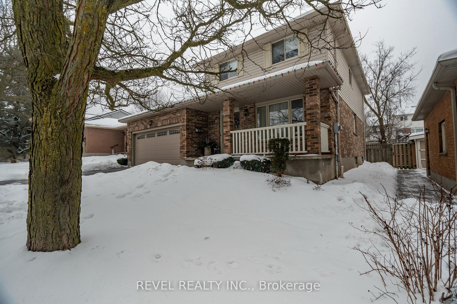 Photo 2 of 11 Celia Crescent, Guelph, Dovercliffe Park/Old University — HOMEH