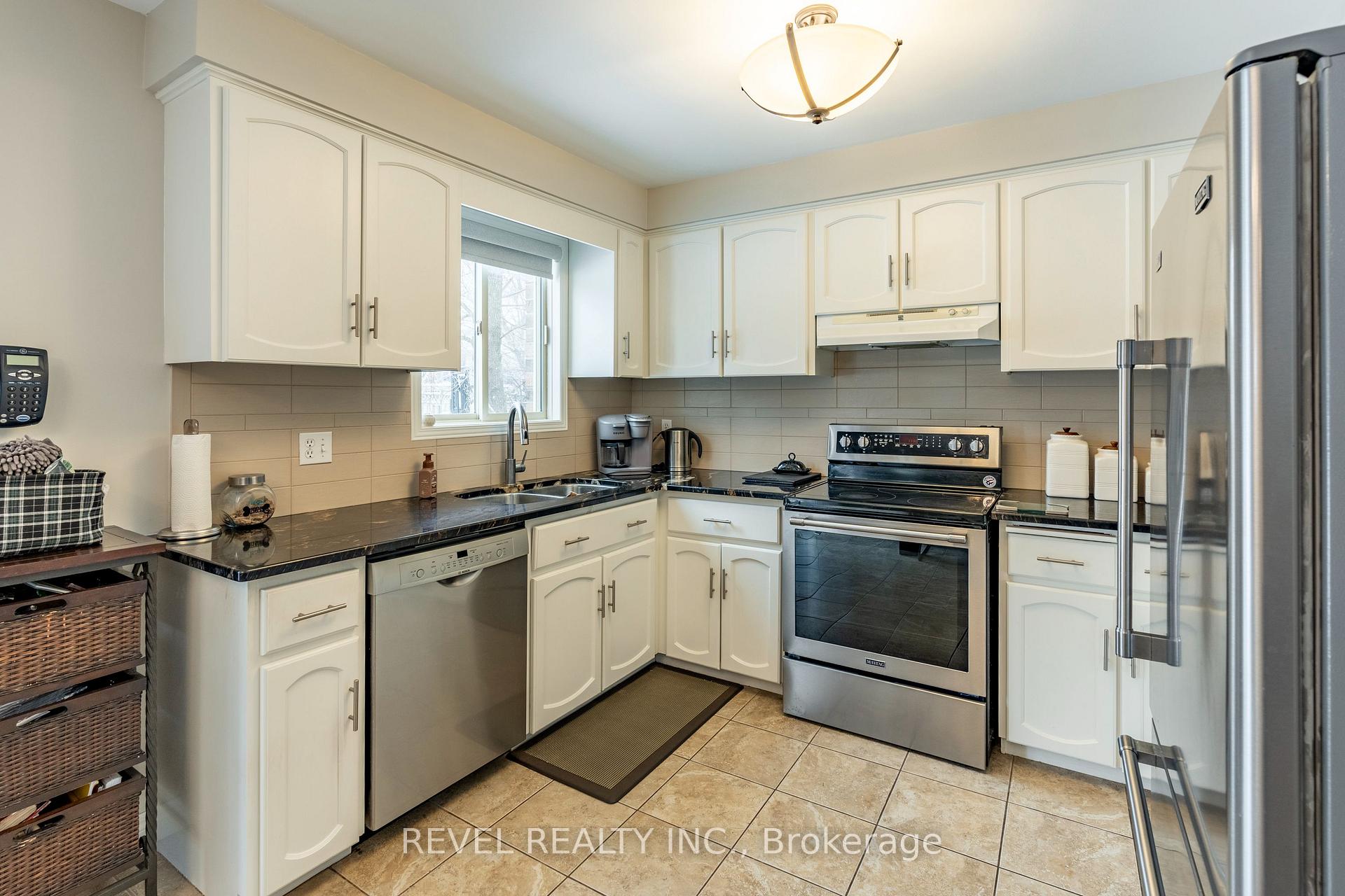 Photo 16 of 11 Celia Crescent, Guelph, Dovercliffe Park/Old University — HOMEH