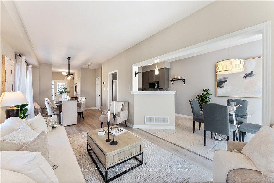 Photo 13 of 47 Hanna Drive, Clarington, Bowmanville — HOMEH