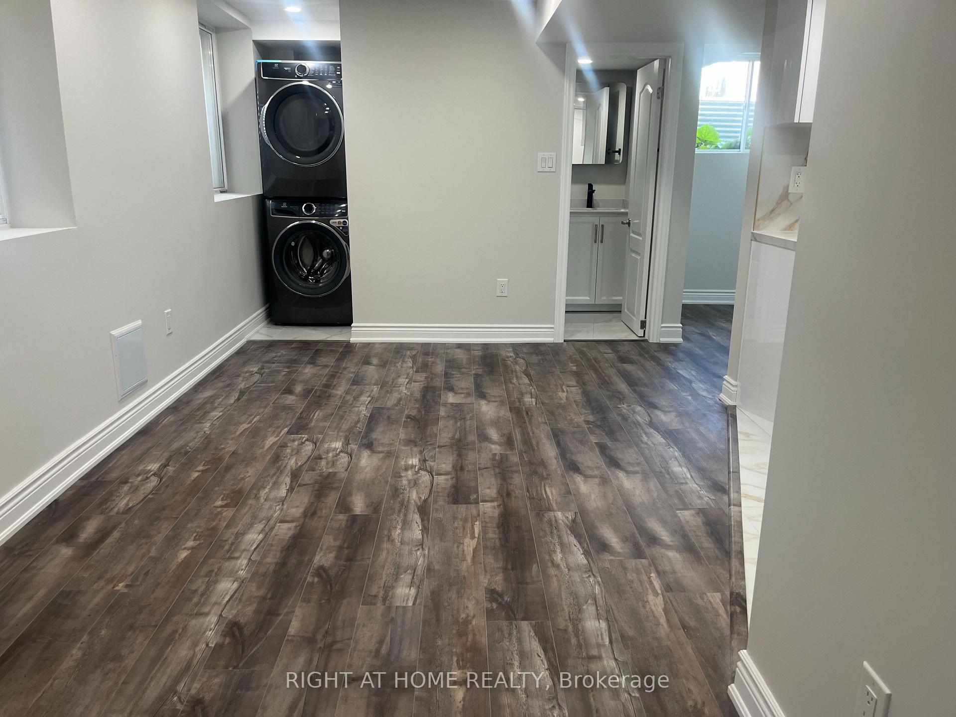 Photo 10 of 81 Phoenix Boulevard, Barrie, Rural Barrie Southeast — HOMEH