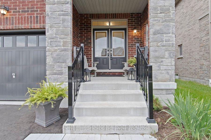 Photo 2 of 160 Rosswell Drive, Clarington, Courtice — HOMEH
