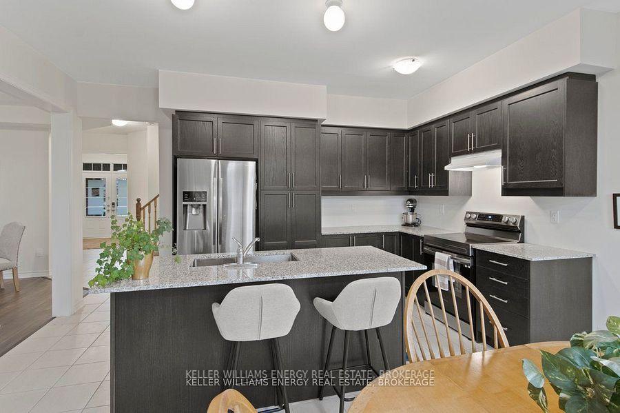 Photo 4 of 160 Rosswell Drive, Clarington, Courtice — HOMEH
