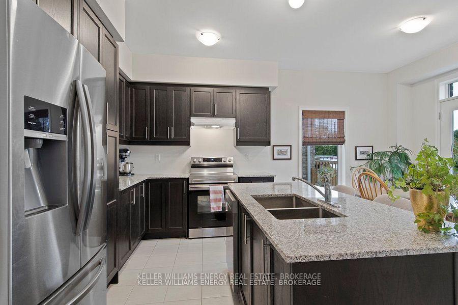 Photo 5 of 160 Rosswell Drive, Clarington, Courtice — HOMEH