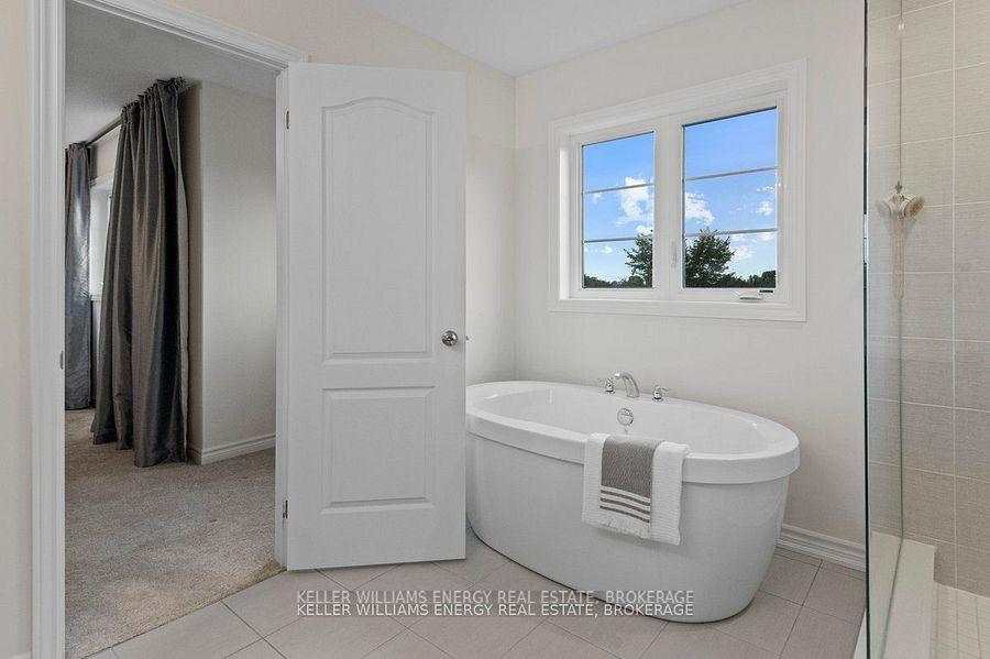 Photo 19 of 160 Rosswell Drive, Clarington, Courtice — HOMEH