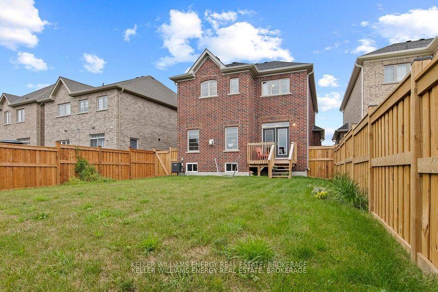 Photo 21 of 160 Rosswell Drive, Clarington, Courtice — HOMEH