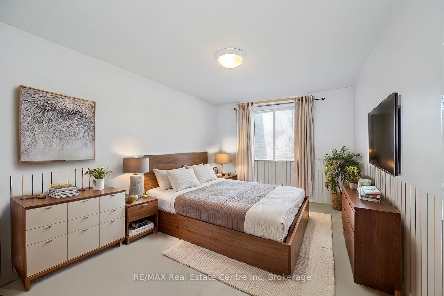 Photo 7 of 23 Sidney Crescent, Guelph, Kortright West — HOMEH