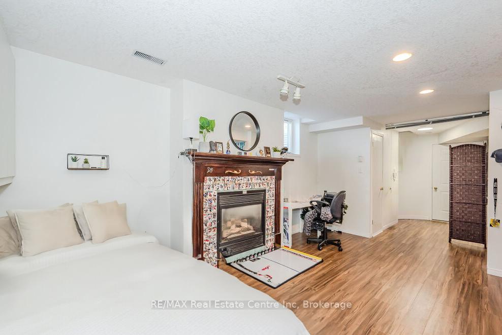 Photo 12 of 23 Sidney Crescent, Guelph, Kortright West — HOMEH