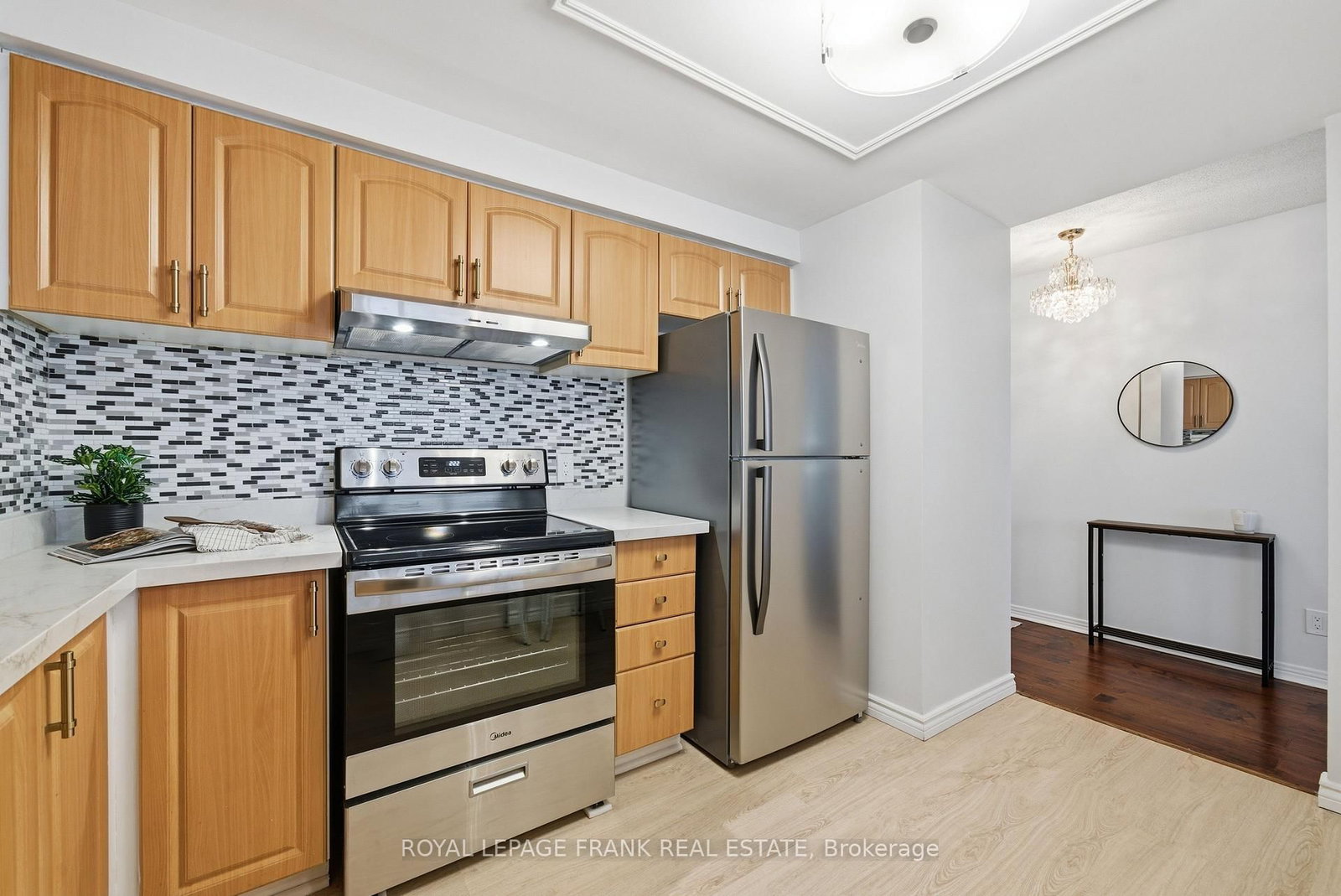 Photo 6 of Unit 710, 711 Rossland Rd E, Whitby, Pringle Creek — HOMEH