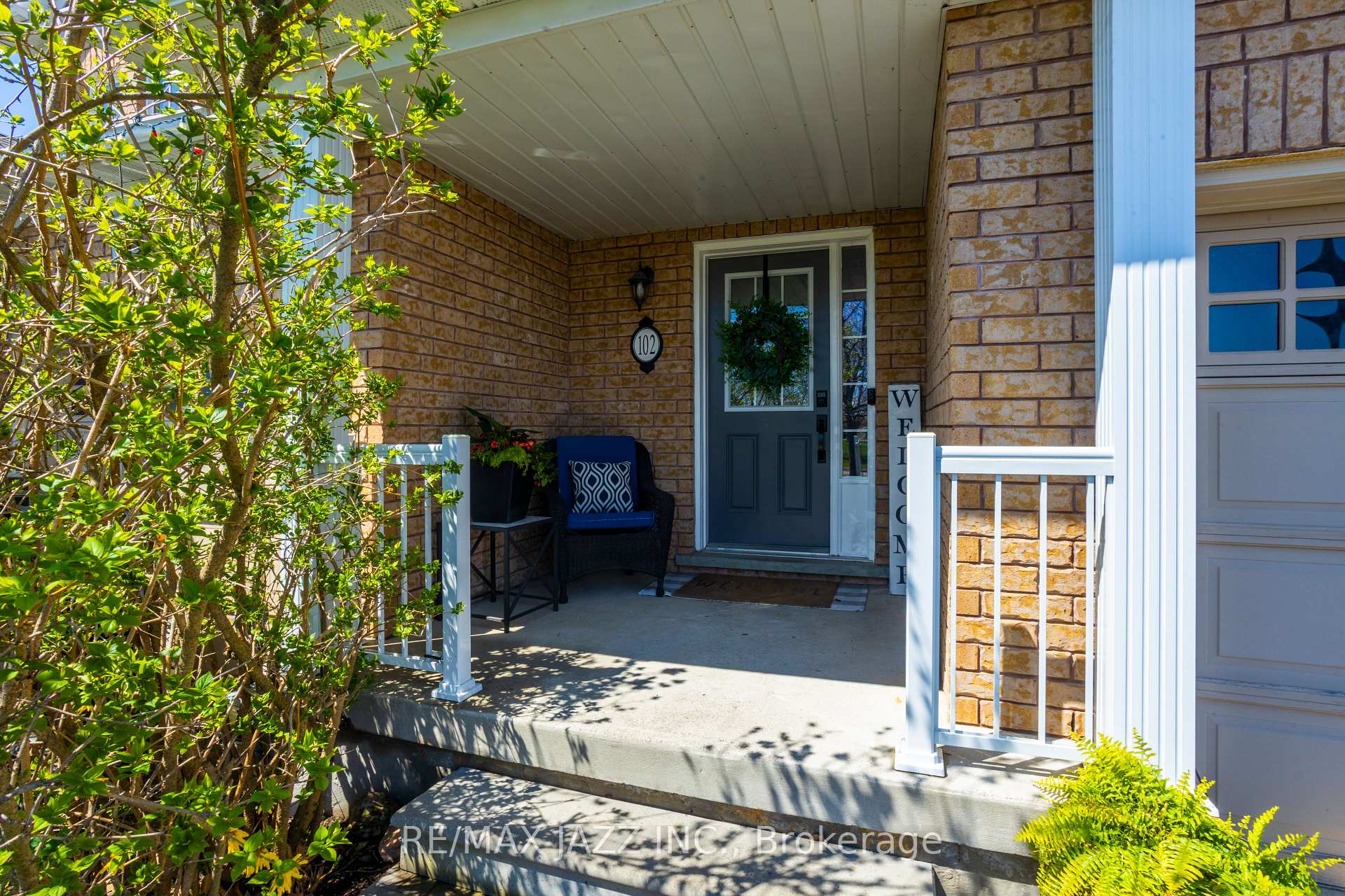 Photo 4 of 102 Bathgate Crescent, Clarington, Courtice — HOMEH