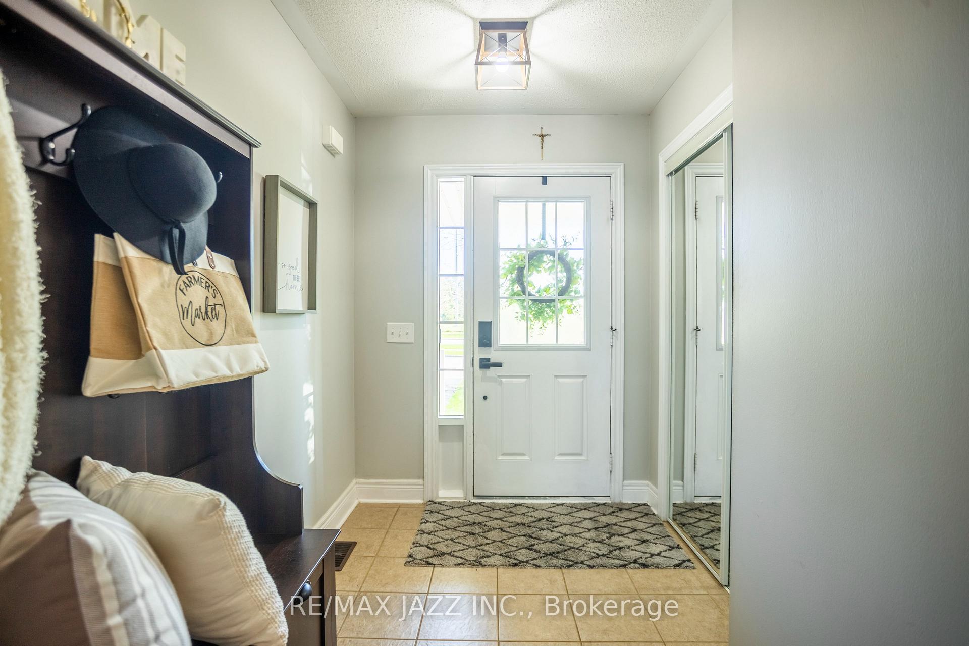 Photo 5 of 102 Bathgate Crescent, Clarington, Courtice — HOMEH