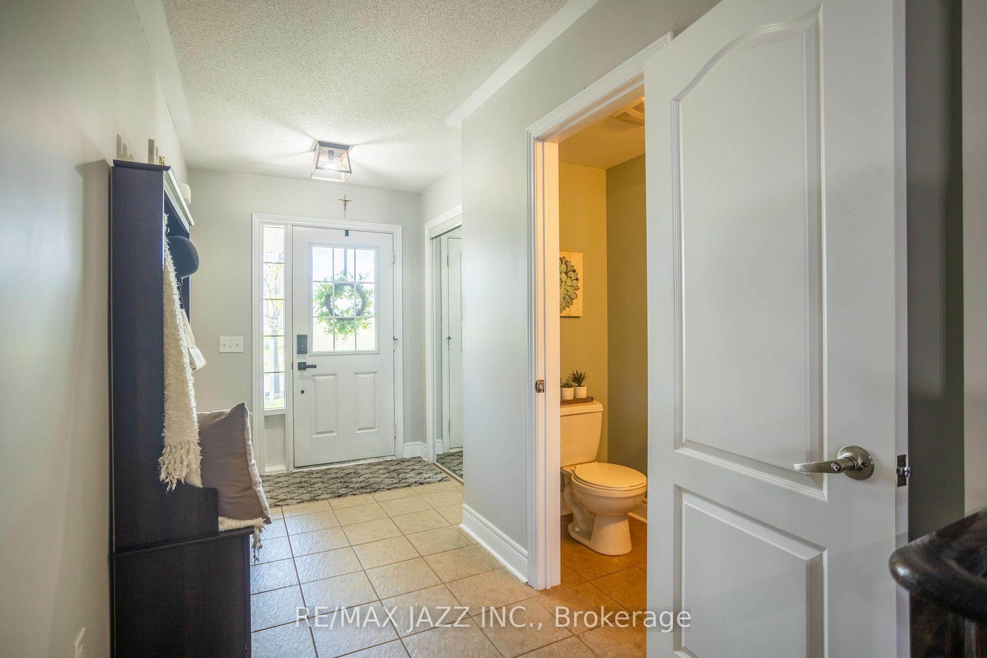 Photo 6 of 102 Bathgate Crescent, Clarington, Courtice — HOMEH