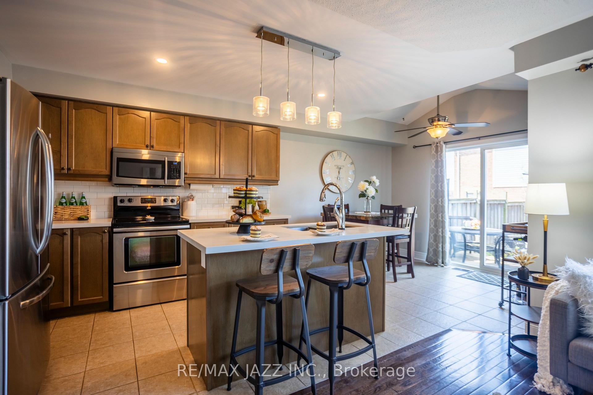 Photo 16 of 102 Bathgate Crescent, Clarington, Courtice — HOMEH
