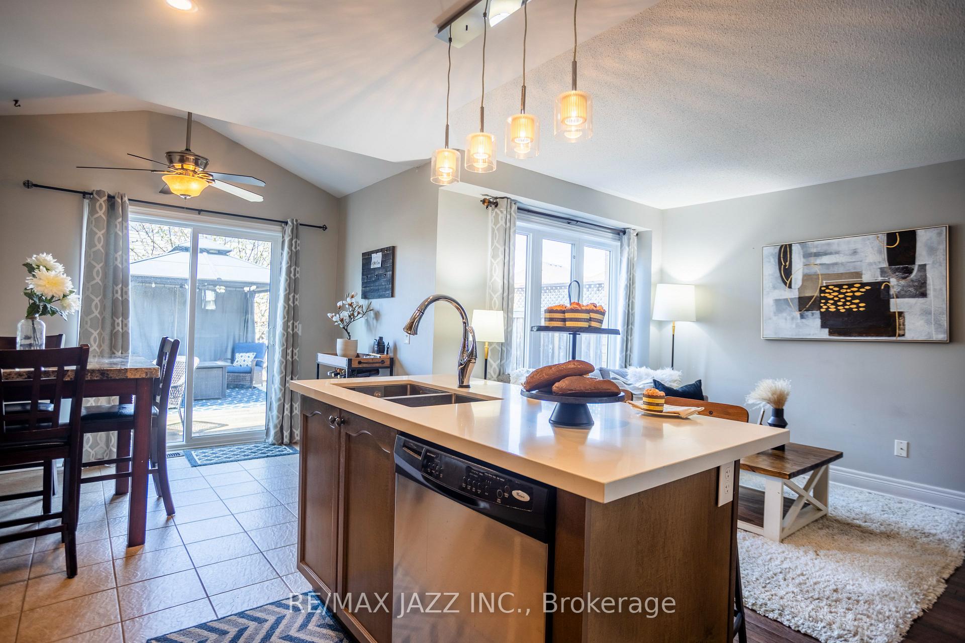 Photo 21 of 102 Bathgate Crescent, Clarington, Courtice — HOMEH