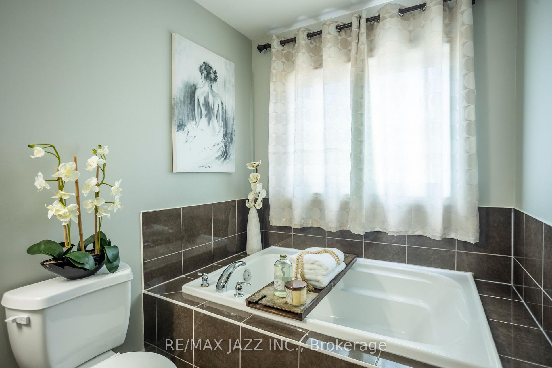 Photo 32 of 102 Bathgate Crescent, Clarington, Courtice — HOMEH
