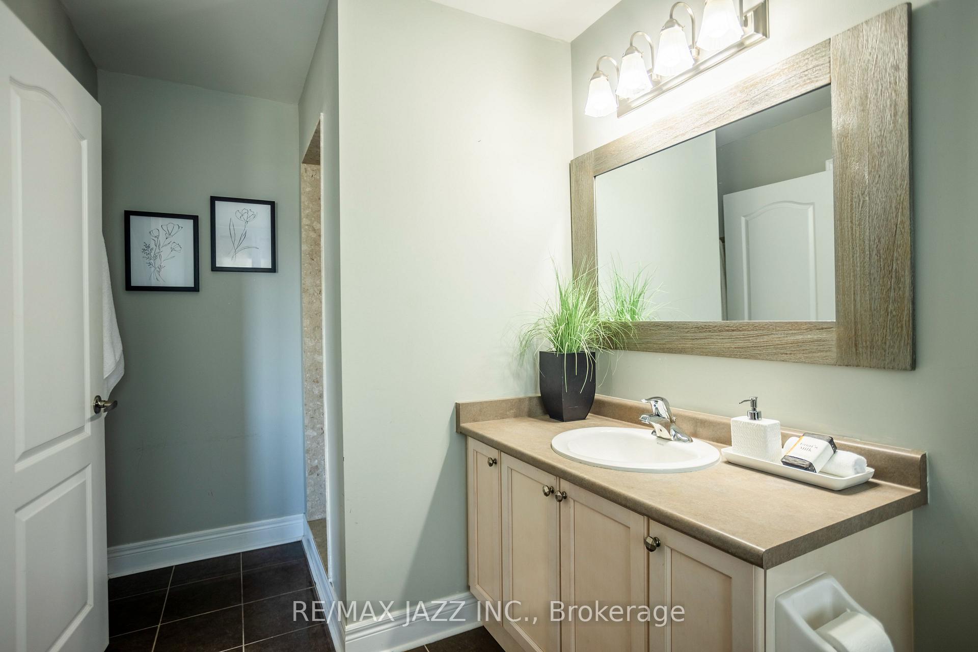 Photo 33 of 102 Bathgate Crescent, Clarington, Courtice — HOMEH