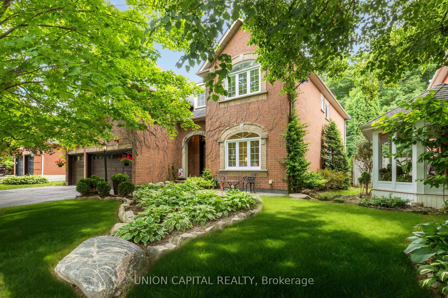 Front of 86 Charing Crescent