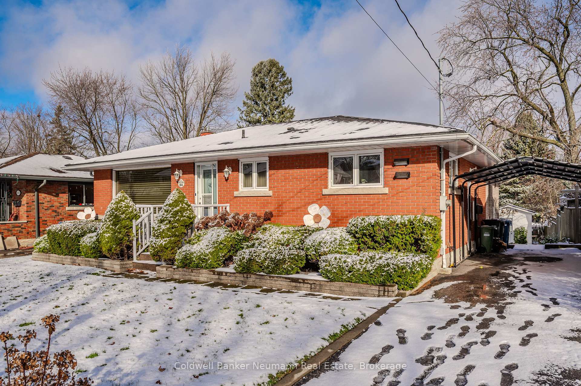 Photo 2 of 104 Dumbarton Street, Guelph, Riverside Park — HOMEH