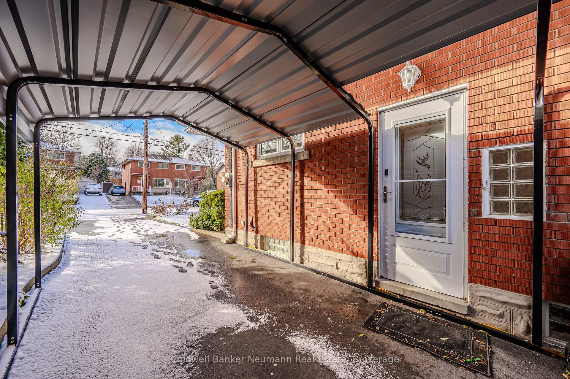 Photo 3 of 104 Dumbarton Street, Guelph, Riverside Park — HOMEH