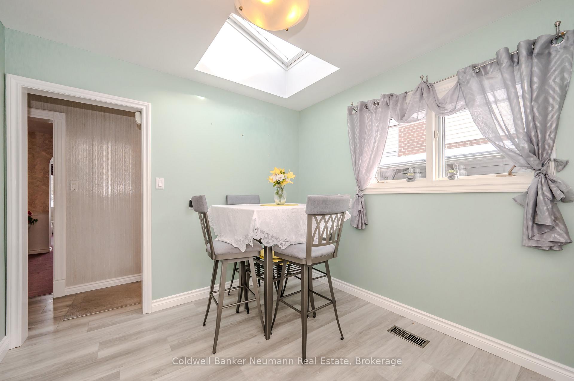 Photo 10 of 104 Dumbarton Street, Guelph, Riverside Park — HOMEH