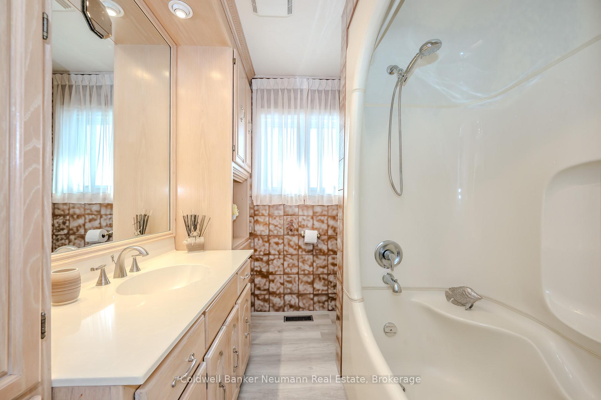 Photo 16 of 104 Dumbarton Street, Guelph, Riverside Park — HOMEH
