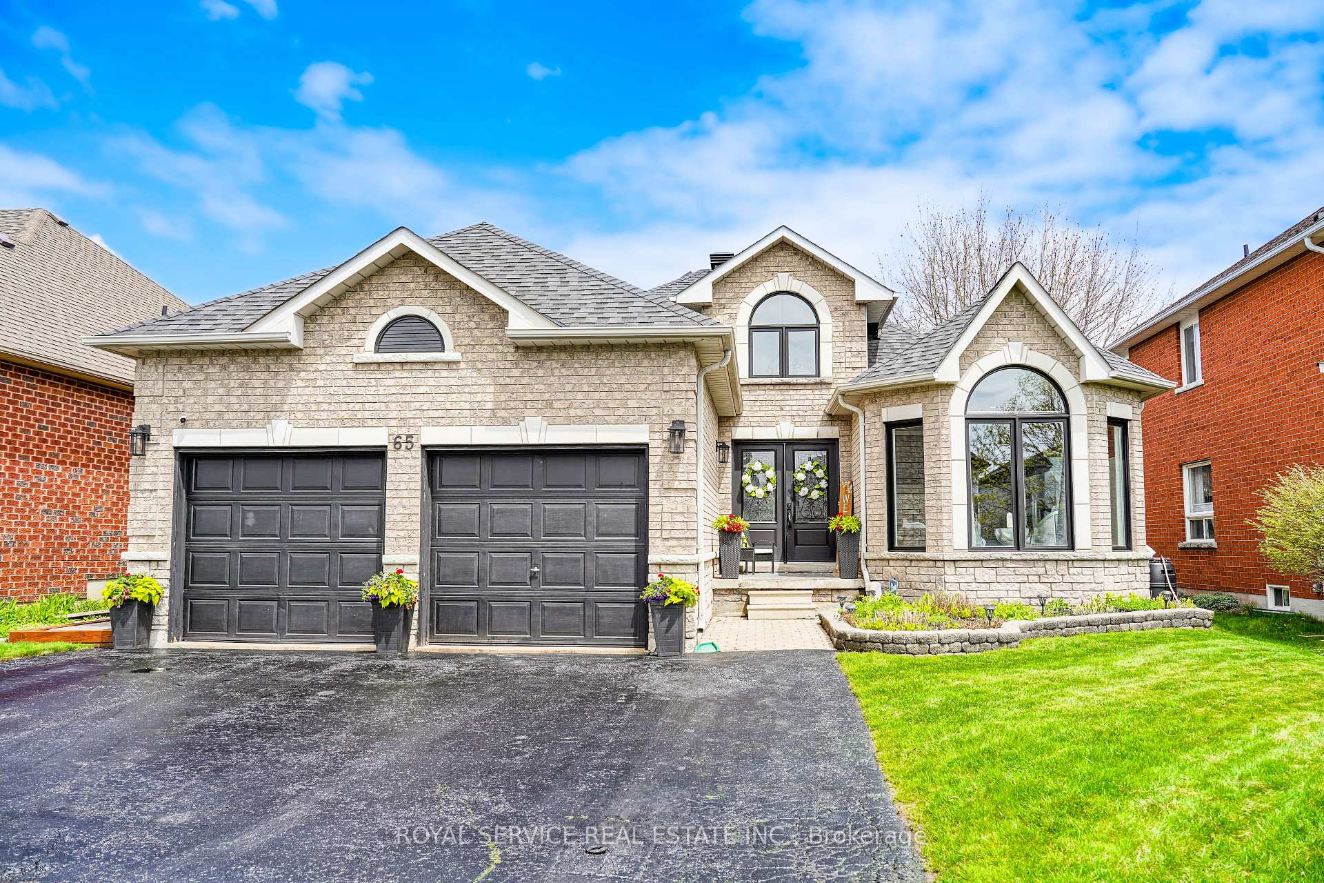 Photo 2 of 65 Weldrick Crescent, Clarington, Bowmanville — HOMEH