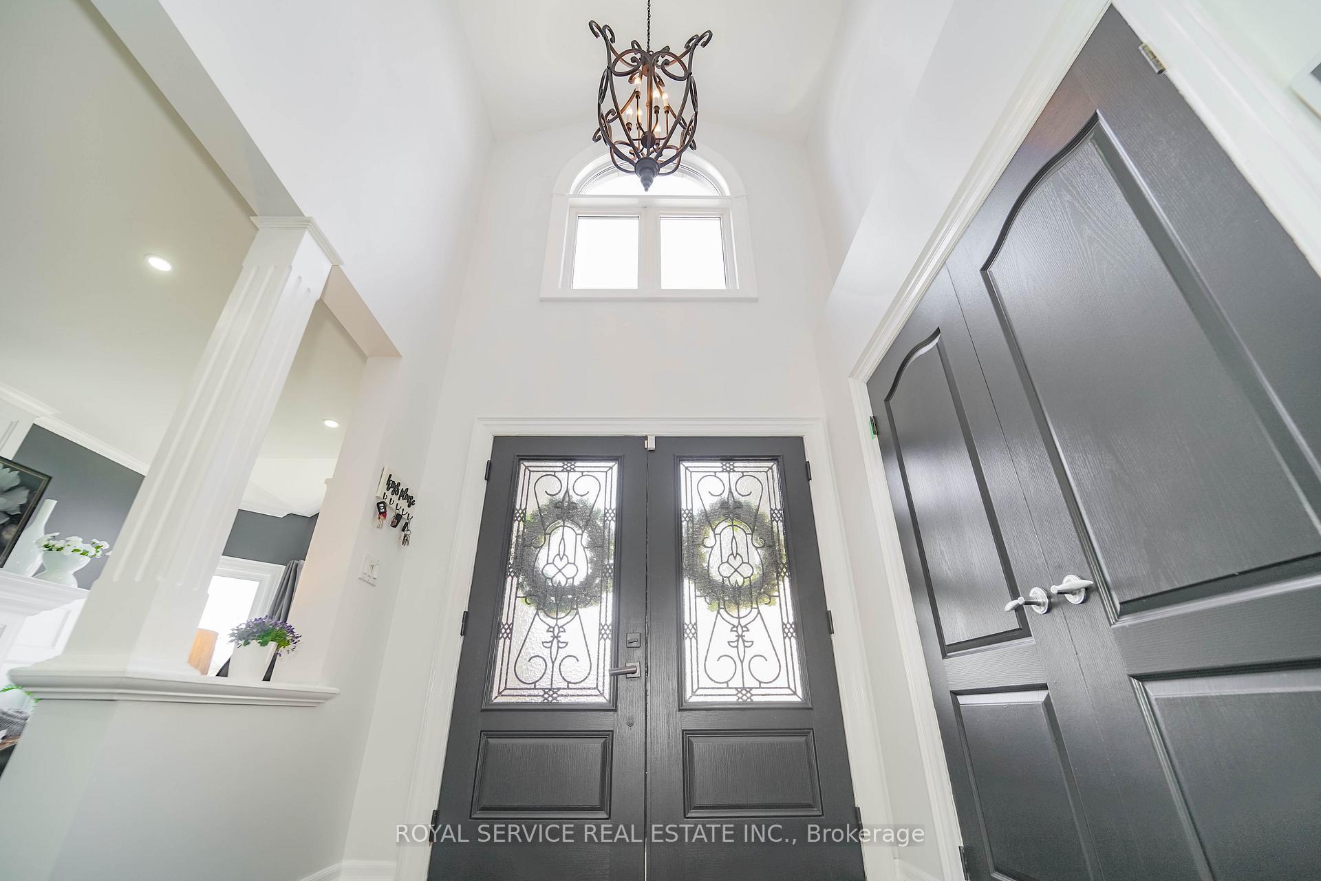 Photo 5 of 65 Weldrick Crescent, Clarington, Bowmanville — HOMEH