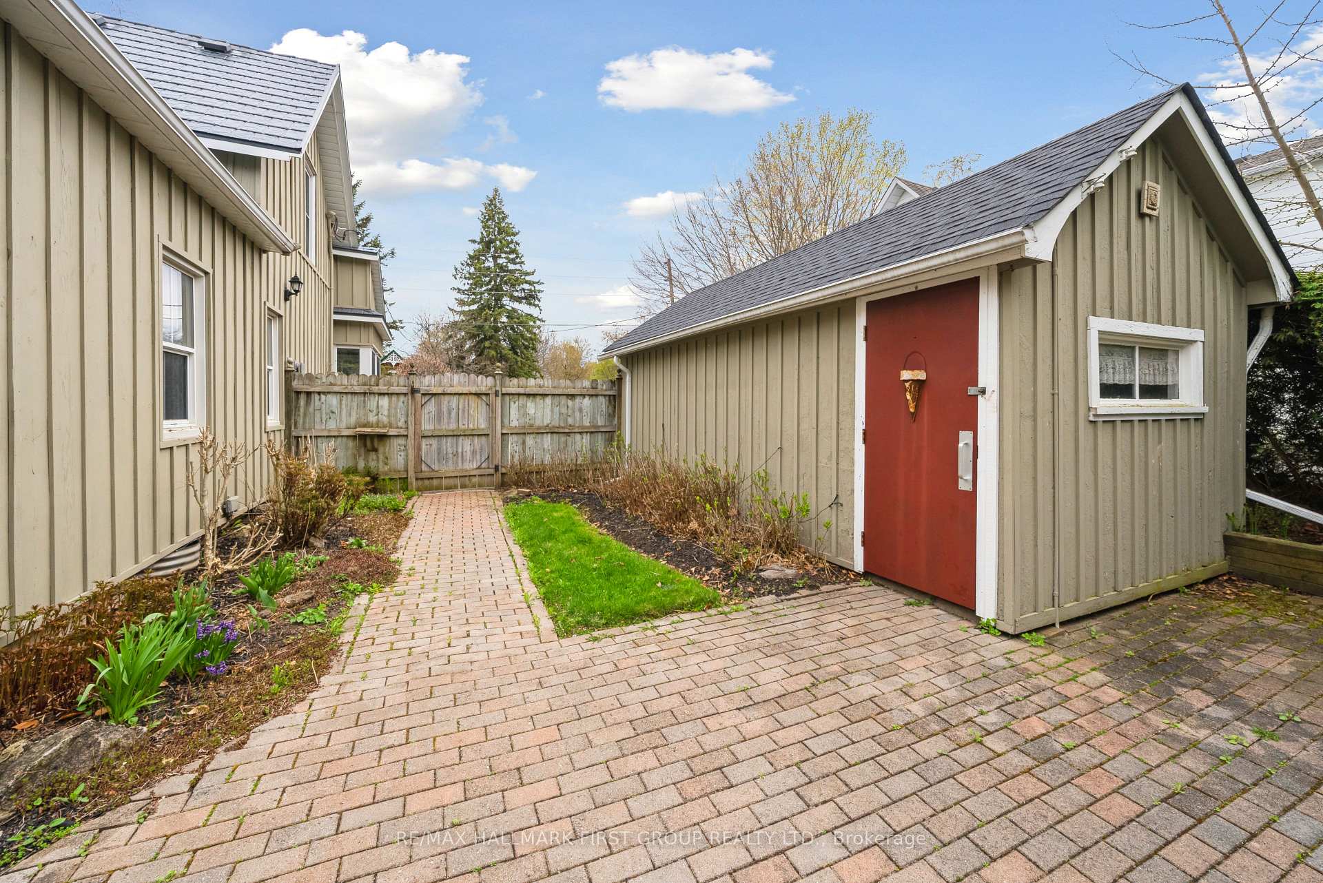 Photo 3 of 34 Concession Street W, Clarington, Bowmanville — HOMEH