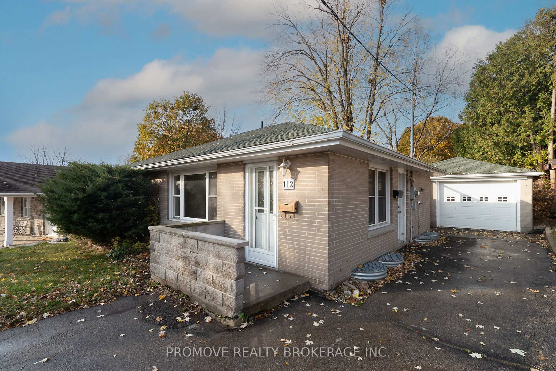 Photo 4 of 112 Vancouver Drive, Guelph, St. George's — HOMEH
