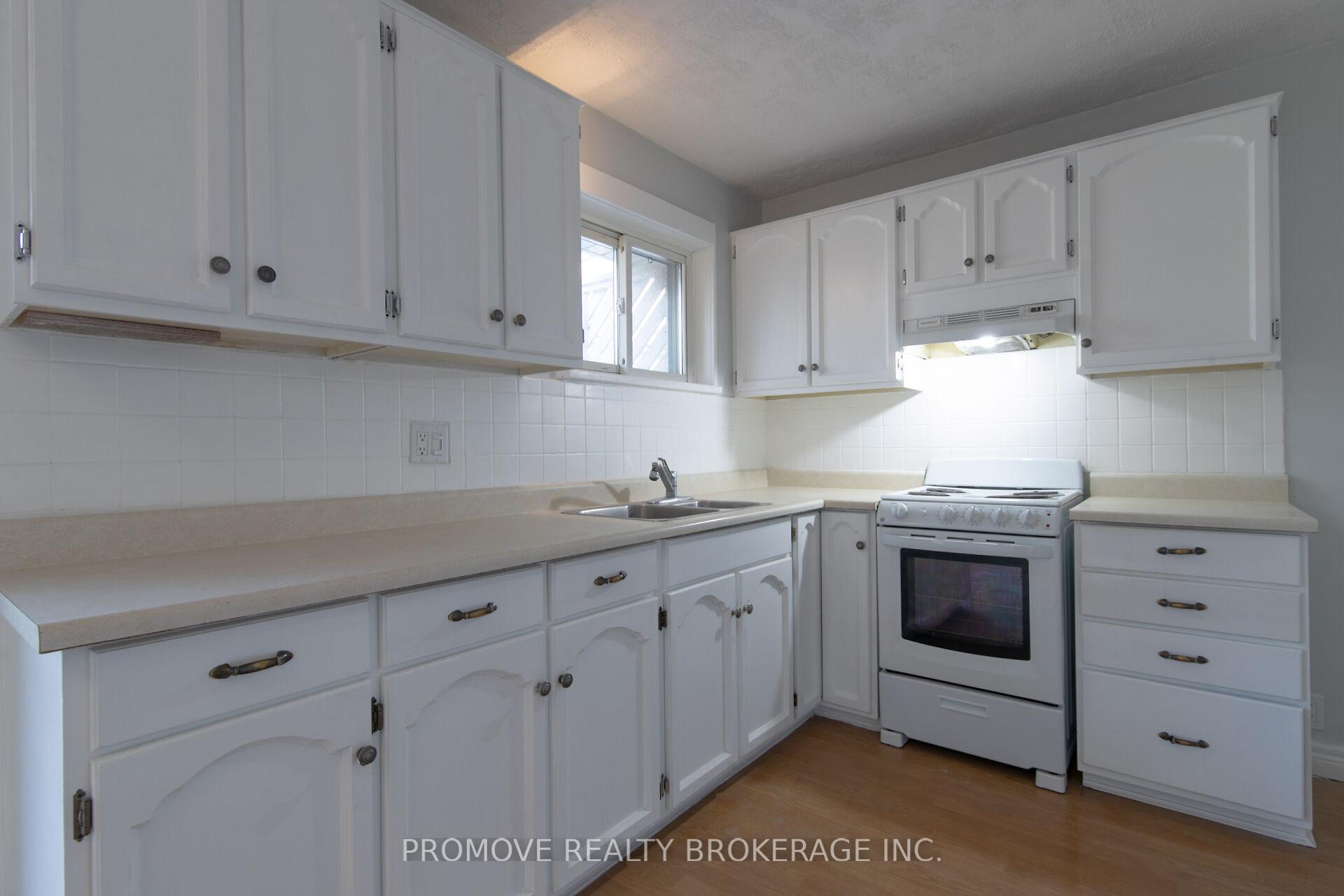 Photo 10 of 112 Vancouver Drive, Guelph, St. George's — HOMEH