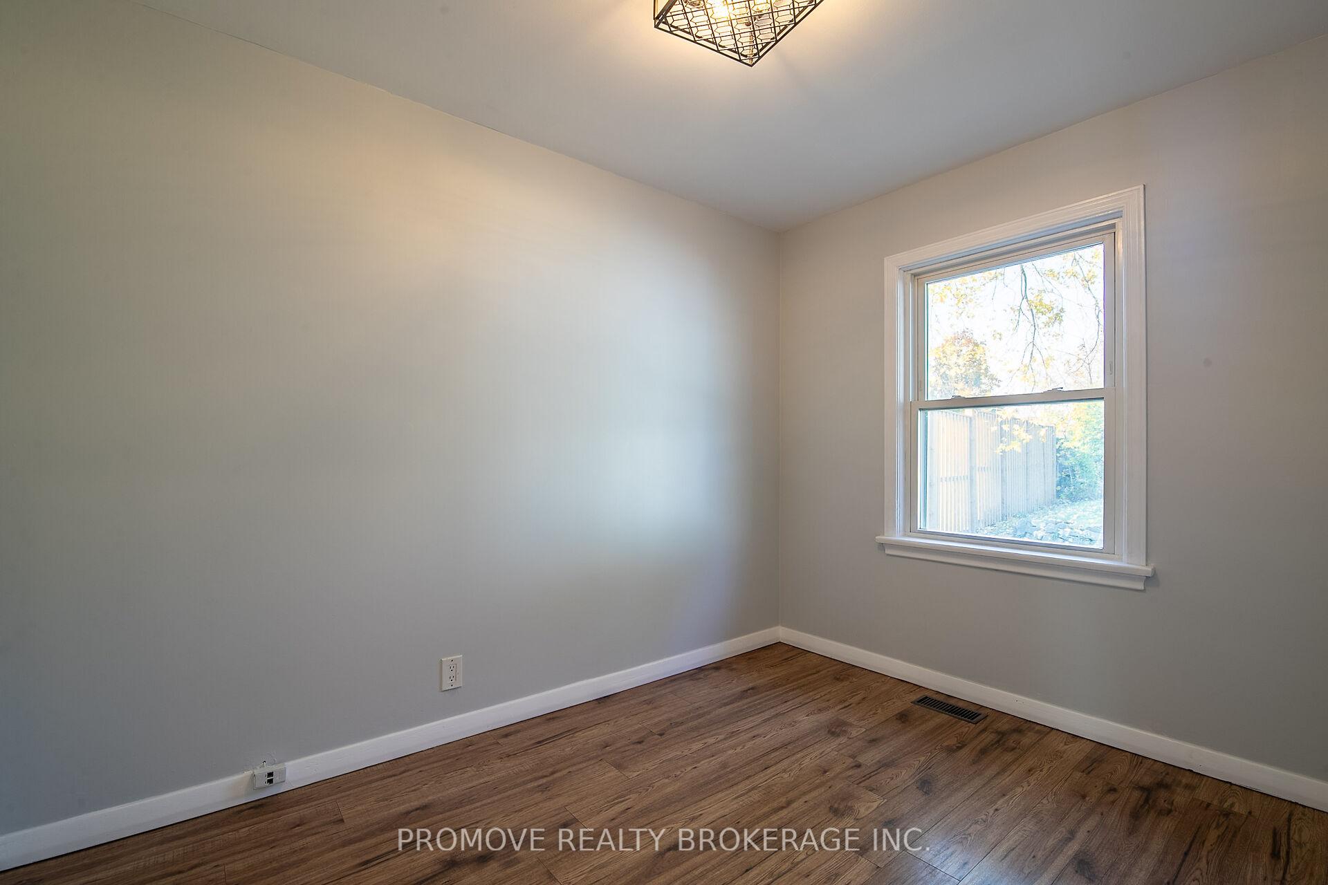 Photo 15 of 112 Vancouver Drive, Guelph, St. George's — HOMEH