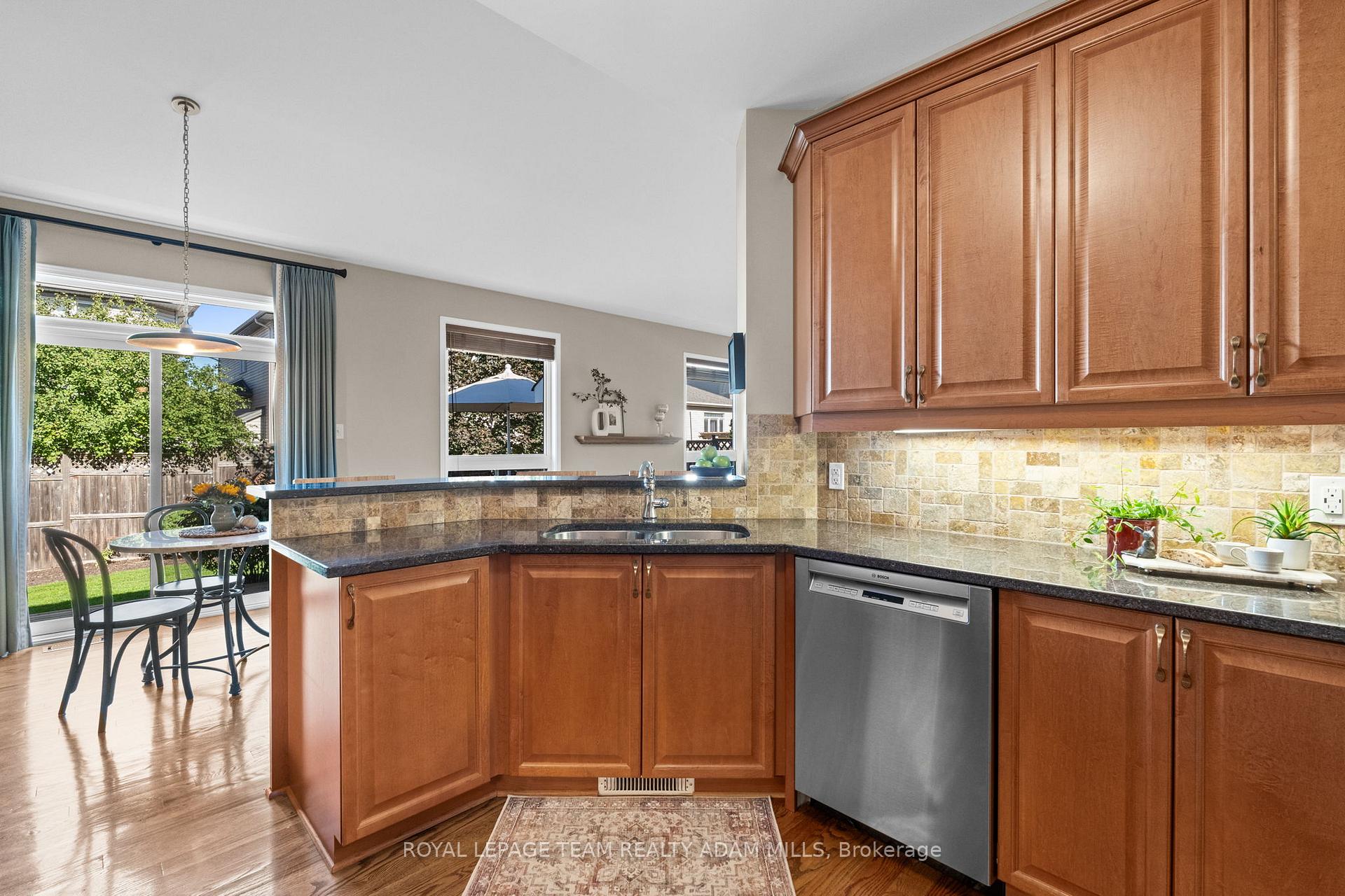 Photo 10 of 503 Stonechurch Way, Ottawa, Barrhaven - Cedargrove/Fraserdale — HOMEH