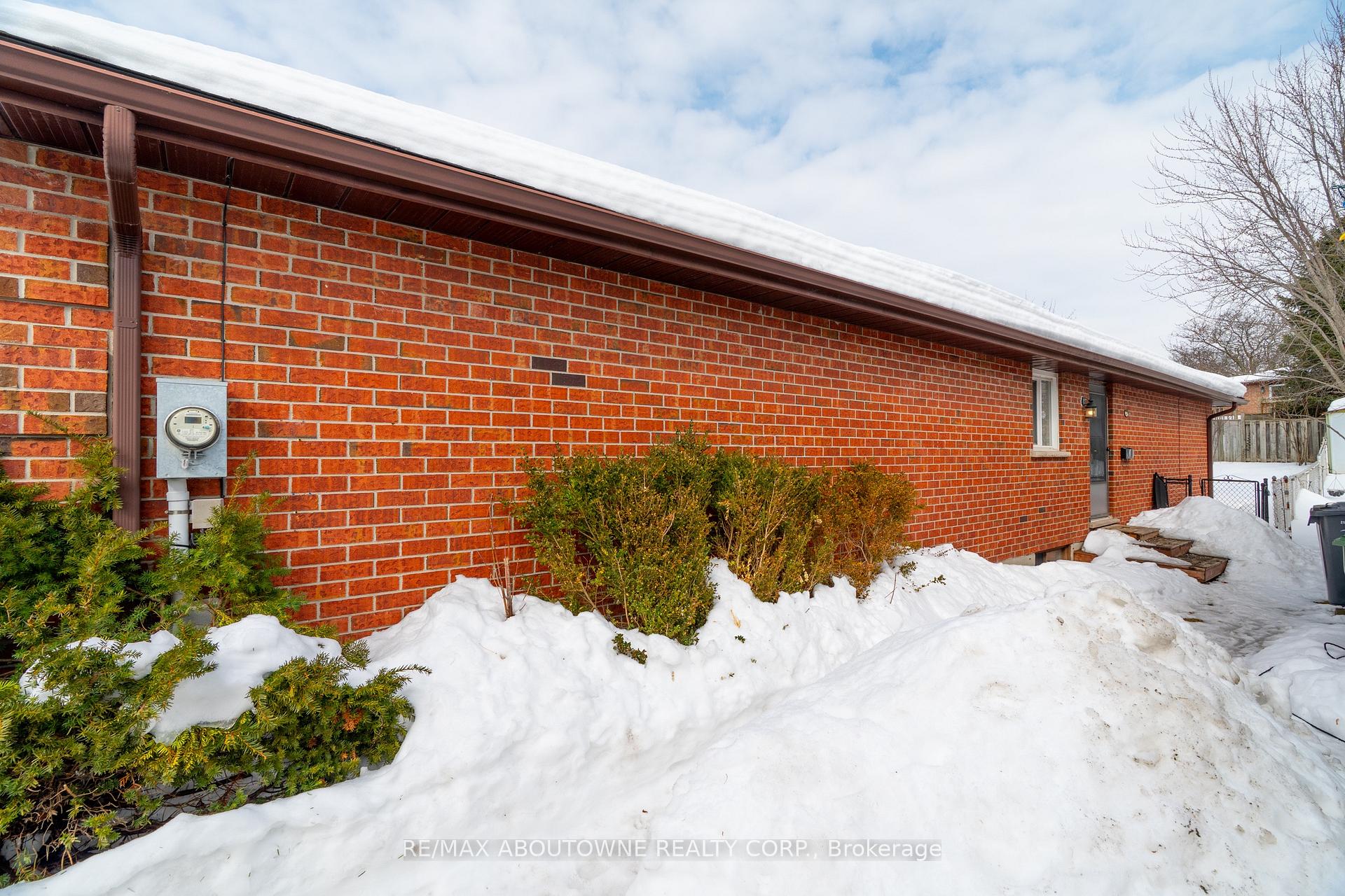 Photo 4 of 706 Scottsdale Drive, Guelph, Kortright West — HOMEH