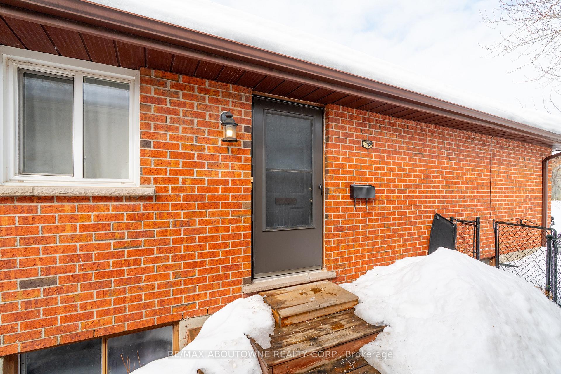 Photo 5 of 706 Scottsdale Drive, Guelph, Kortright West — HOMEH
