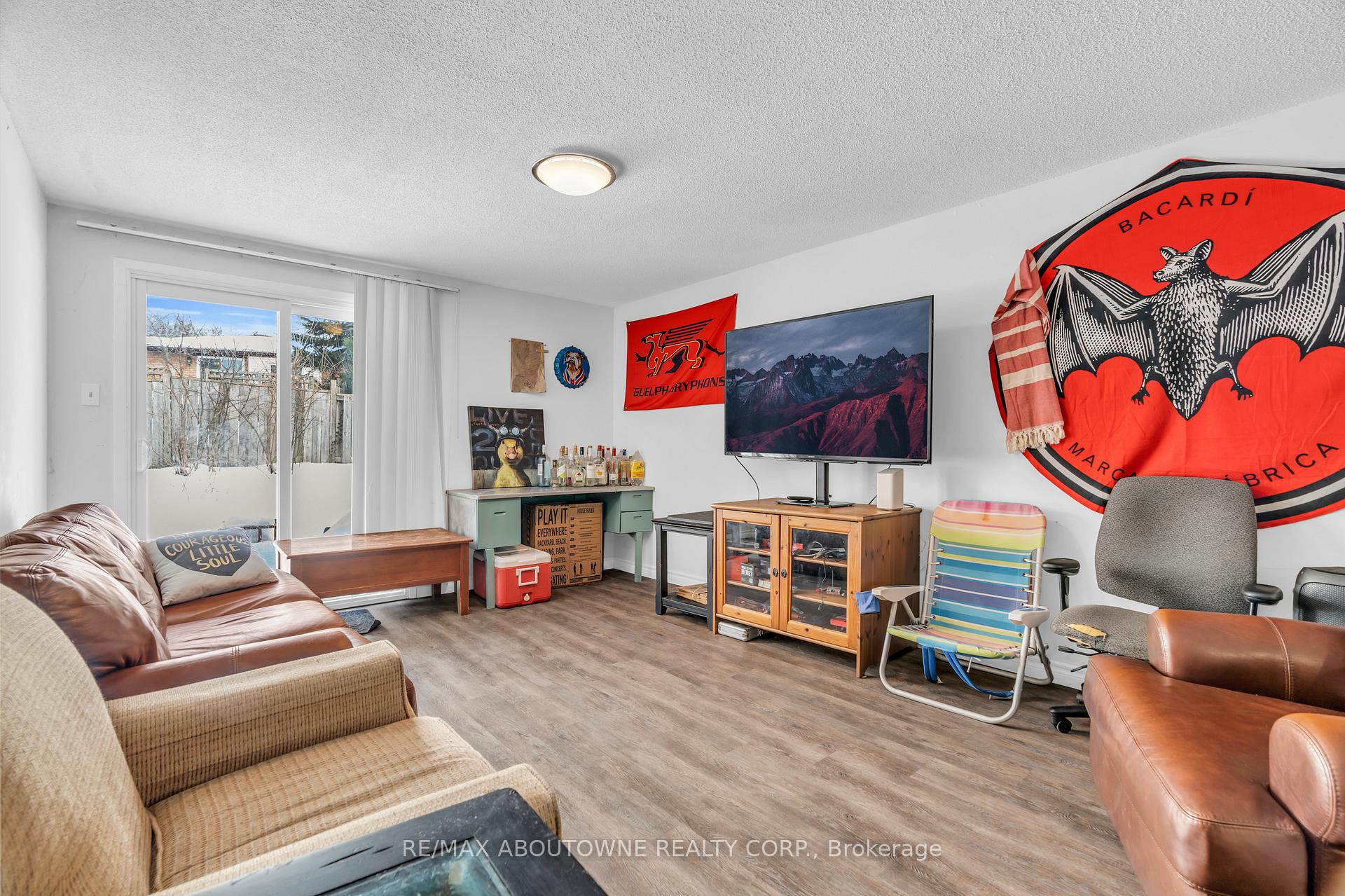 Photo 7 of 706 Scottsdale Drive, Guelph, Kortright West — HOMEH