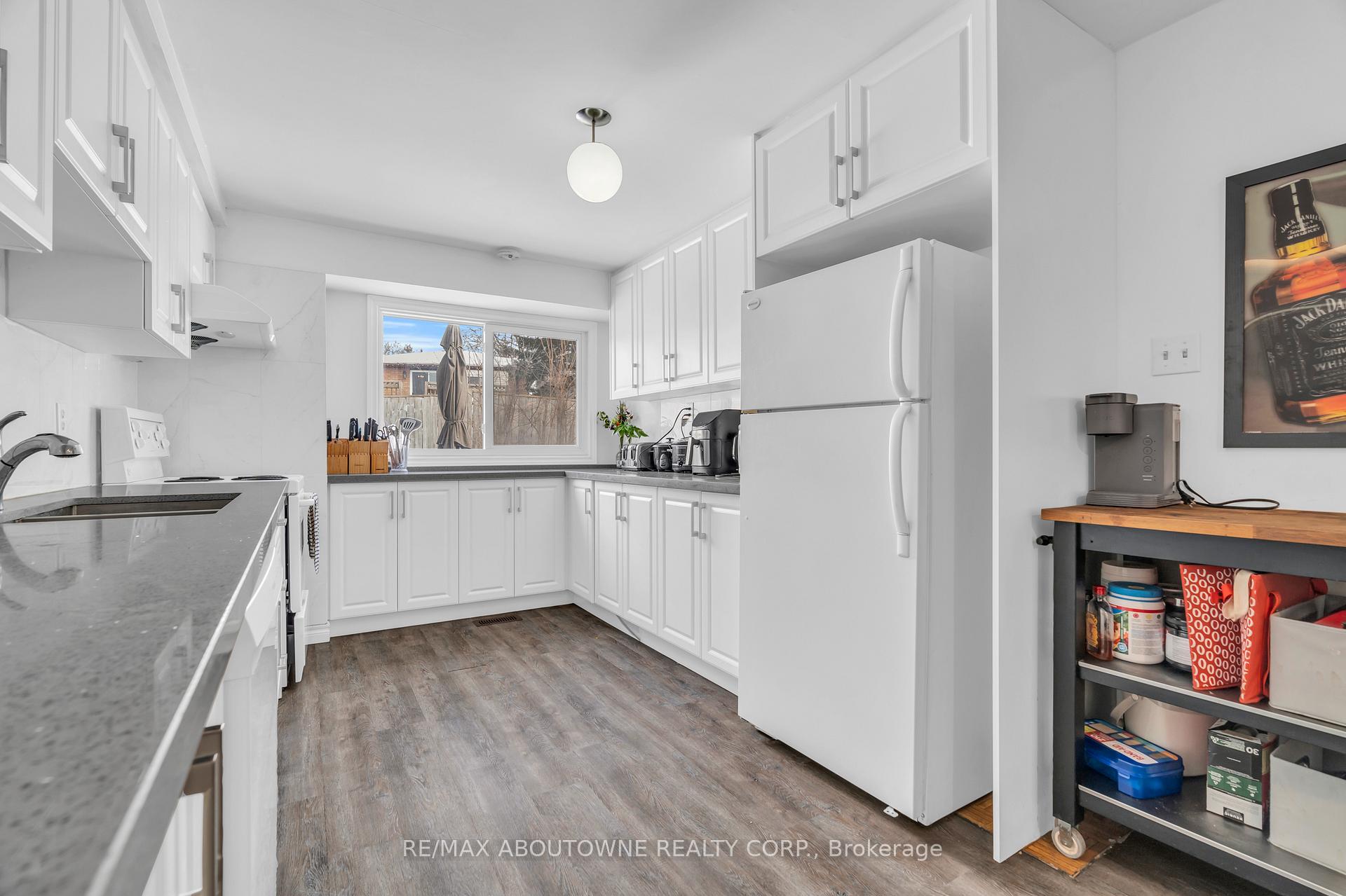 Photo 10 of 706 Scottsdale Drive, Guelph, Kortright West — HOMEH