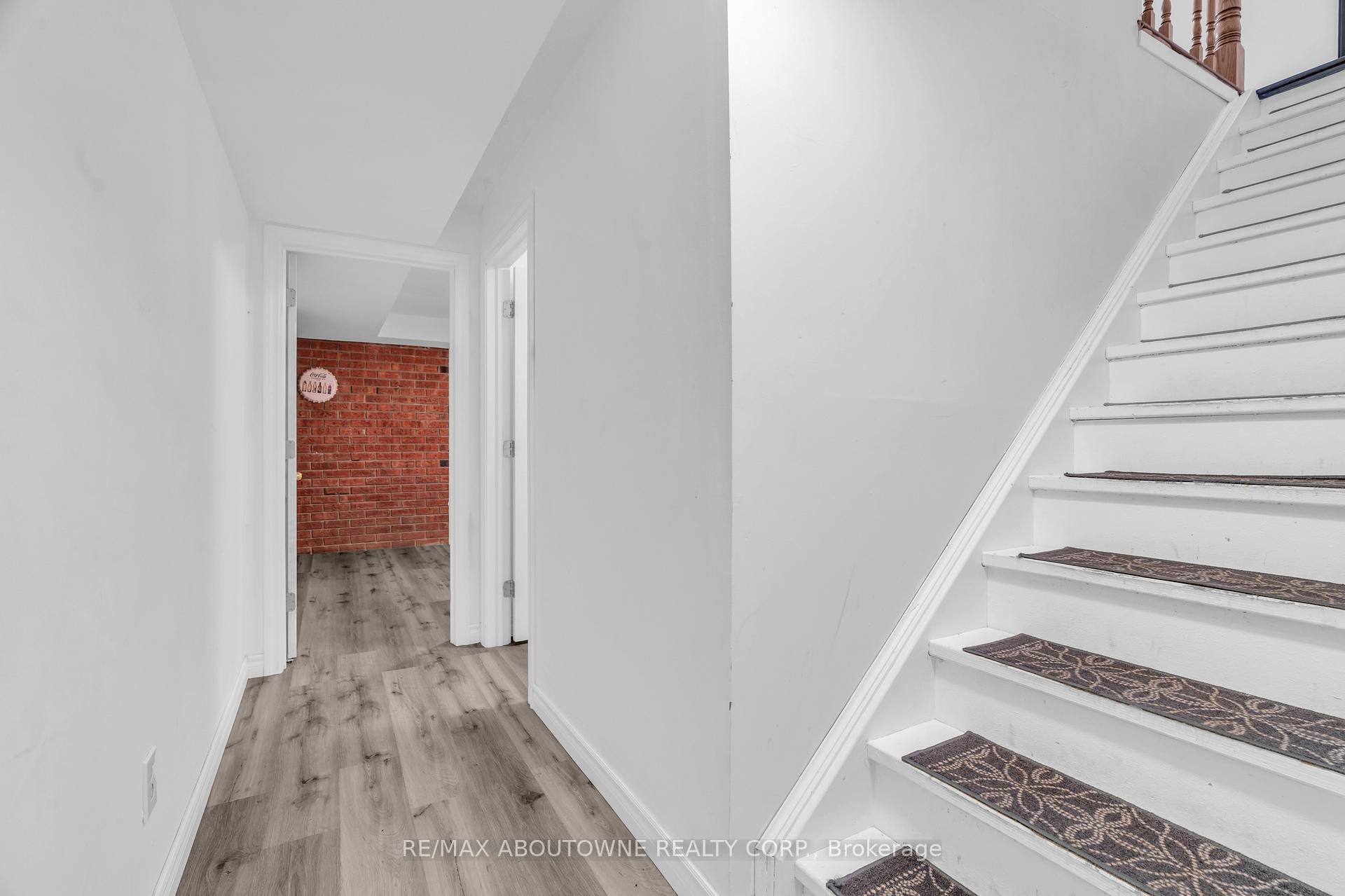 Photo 17 of 706 Scottsdale Drive, Guelph, Kortright West — HOMEH