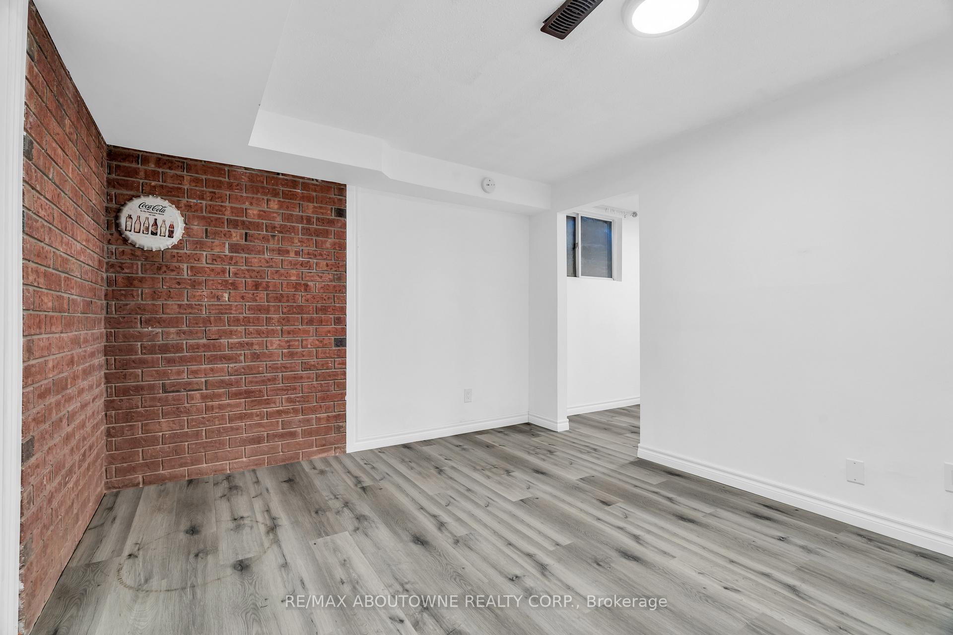 Photo 18 of 706 Scottsdale Drive, Guelph, Kortright West — HOMEH