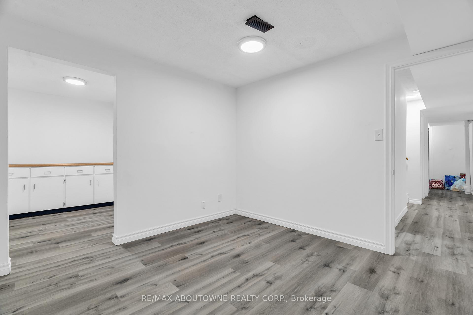 Photo 19 of 706 Scottsdale Drive, Guelph, Kortright West — HOMEH