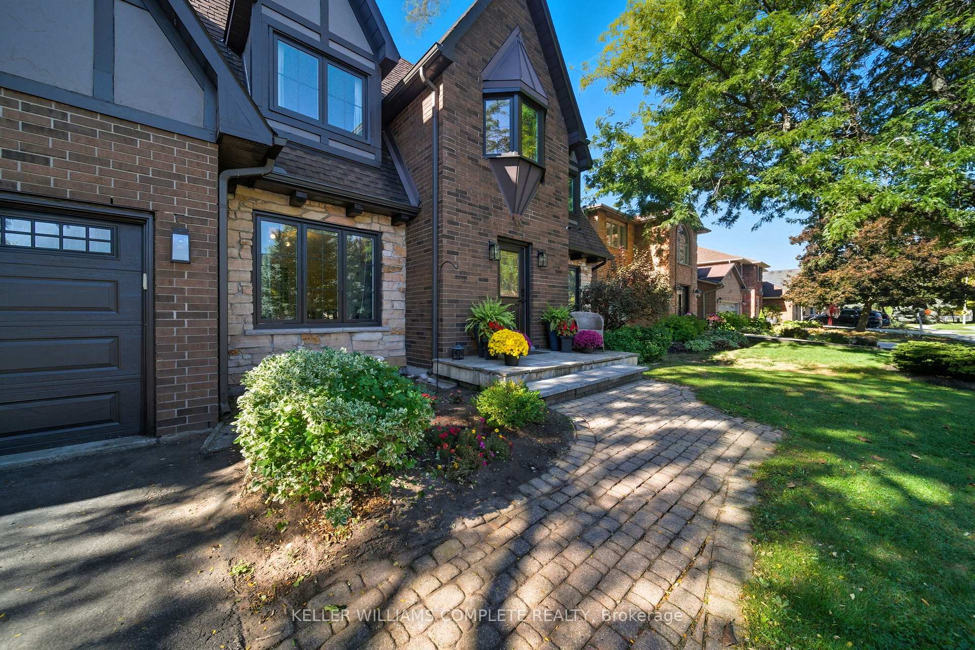 Photo 3 of 142 Meadowbrook Drive, Hamilton, Ancaster — HOMEH