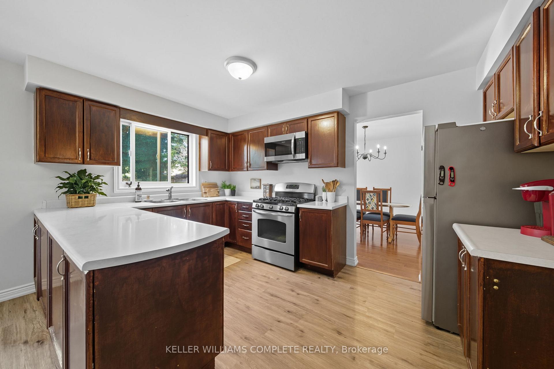 Photo 14 of 142 Meadowbrook Drive, Hamilton, Ancaster — HOMEH