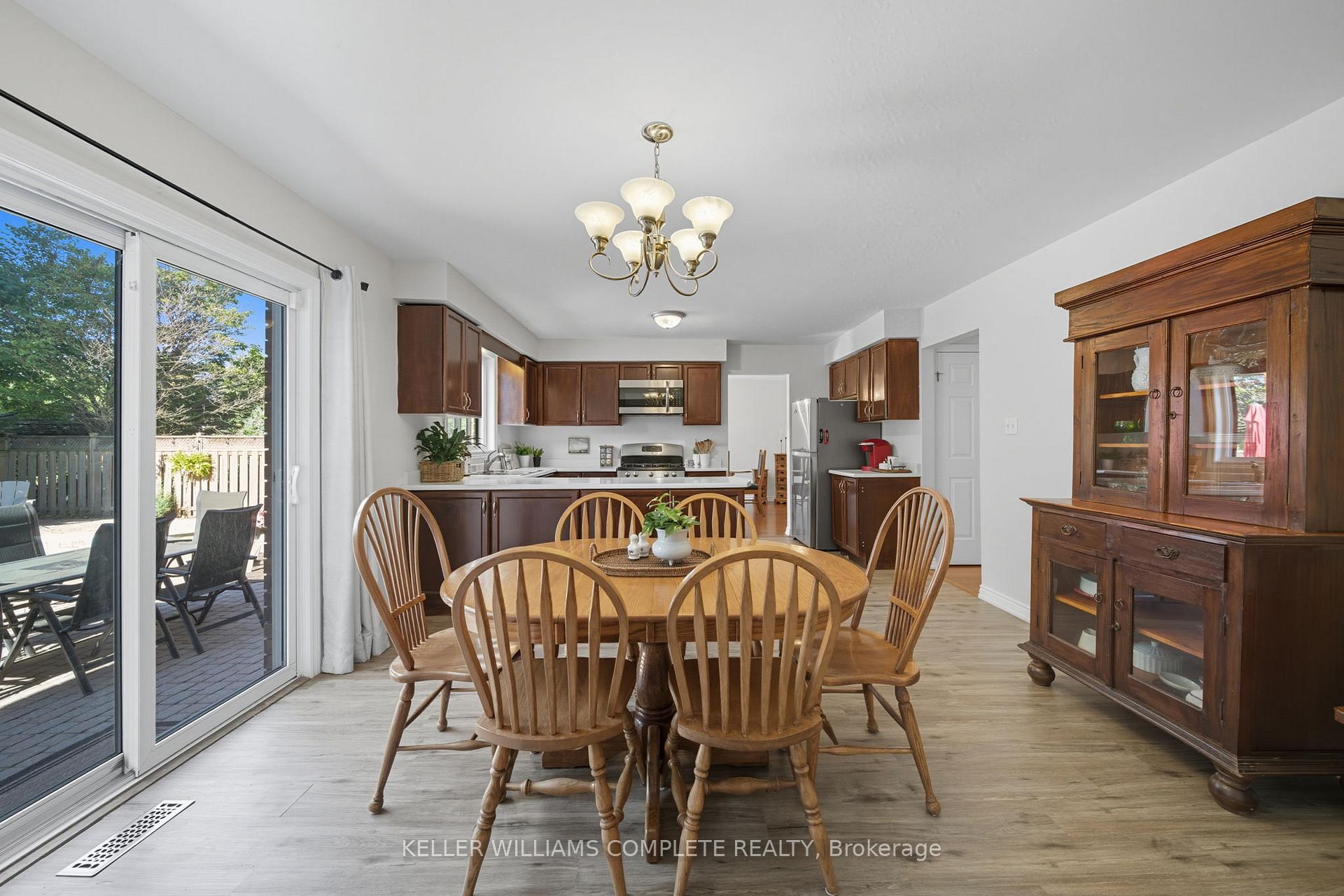 Photo 18 of 142 Meadowbrook Drive, Hamilton, Ancaster — HOMEH